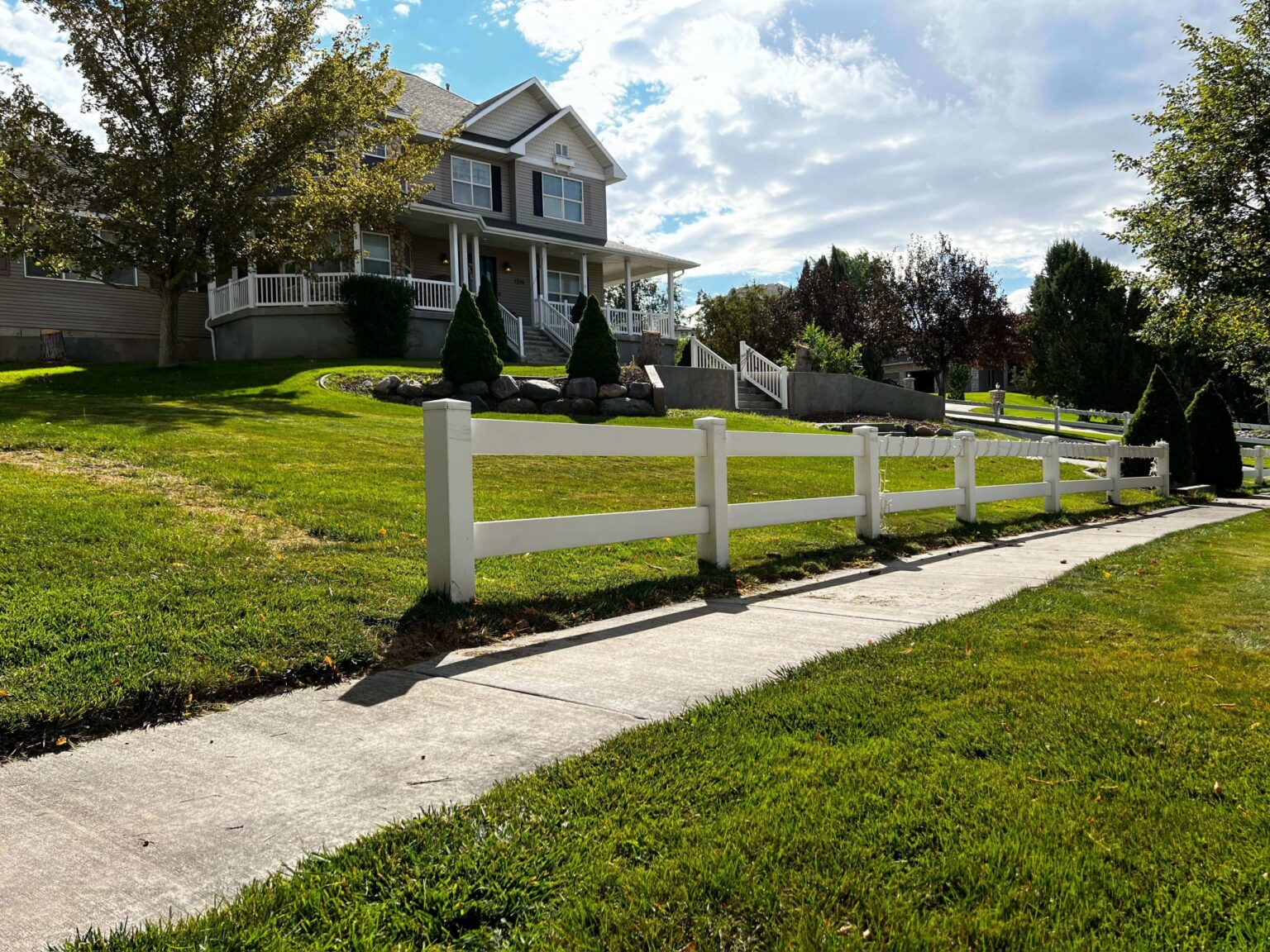 Reil's Example Clay Vinyl Fence: Ranch Fence Rail (16 Feet) - Discount Fence Supply